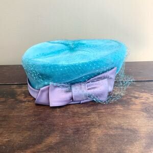 Linda Farrell 50s 60s blue velvet purple satin bow mesh detail pillbox hat LARGE